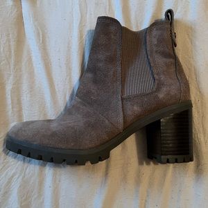 UGG lug sole boot, gray, excellent, next to new condition. 2 - 2.5 inch heel.